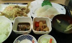 市場の食堂で朝一番イカまるごと定食