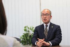 契約書には3か月前までに申告が必要とあるけどすぐに退職できる?