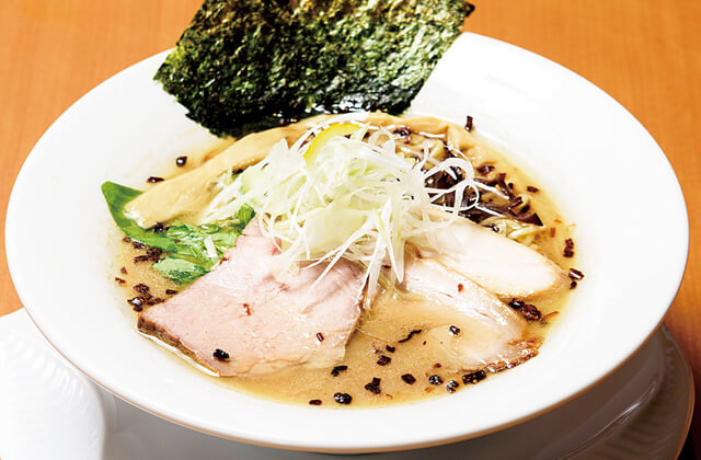 鶏豚魚介らーめん 麺屋あしたの醤油白湯麺