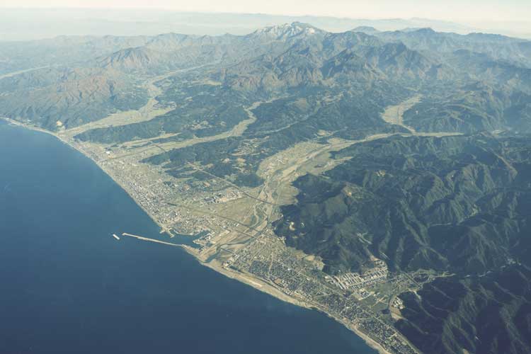 石」がつなぐ不思議な旅へ。日本一の石ころタウン・糸魚川市で「石の