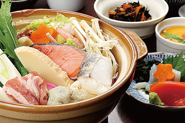 「福島潟 日本料理 観水庵」の鍋ランチ