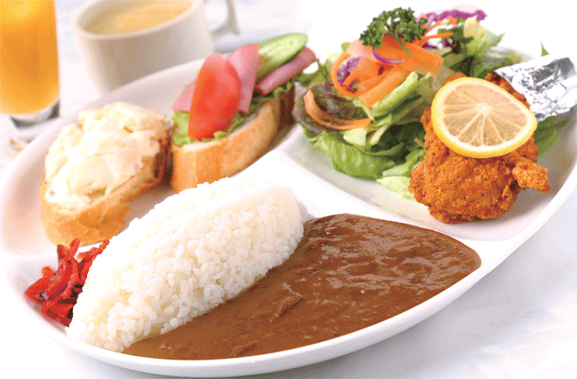 キッチン加山のトリオランチ 950円(スープ、ドリンク付き)