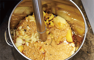 ƂƂ̃X[v̓~LT[ŐHނԂāALȍĂĂB