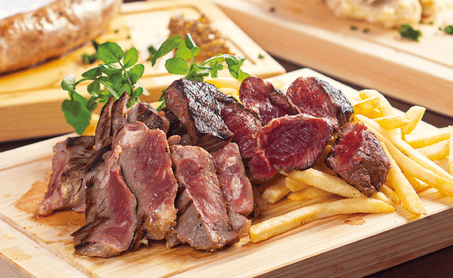 NIKU BAR18(ニクバルジュウハチ)の希少部位のミスジ、牛サーロインのグリルビーフ盛合わせ2,040円