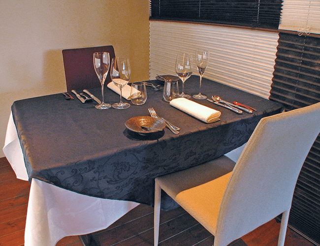 `w߂̈ꌬƁBȂ͔4gƃJE^[1gB