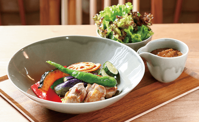 B.B.CAFE(ブロードビーンズベイクカフェ)(ビービーカフェ)の彩り野菜のチキンカレー1,180円