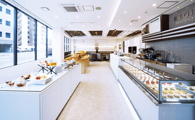 REGINA SWEETS & BAKERY(レジーナスイーツアンドベーカリー)の内観