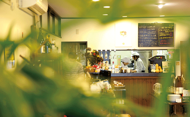 Vege Table�i�x�W�e�[�u���j�̃X�^�b�t�͑S�������B