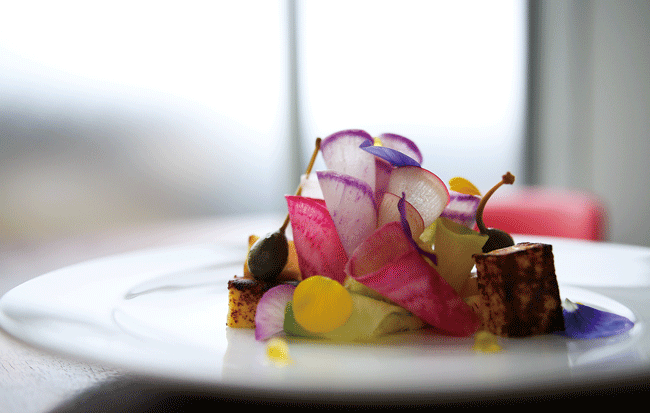 LITTLE CROWN Cafe�i���g���N���E���J�t�F�j�̉^�΂�Ă��邽�сA���ߑ��������قǂ̔������B