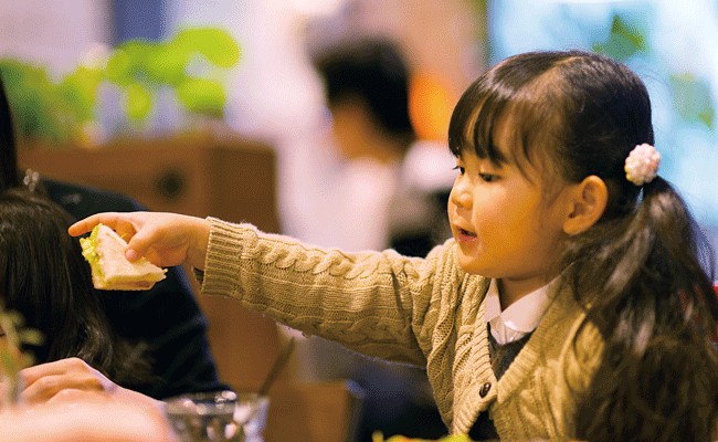 }}Ɠe[uŐHׂ闿ɁAqǂH~hĎXƎ肪LтB