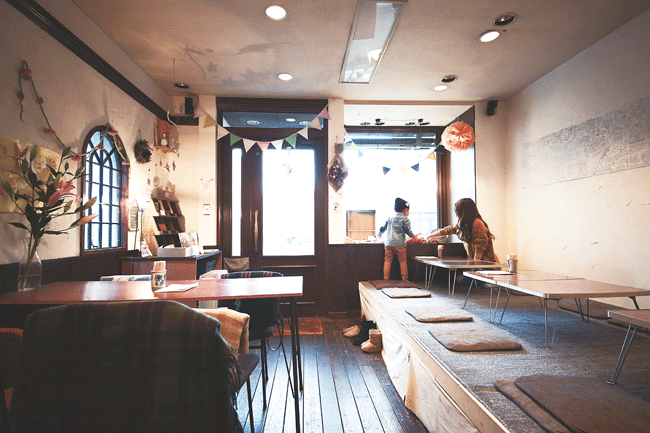 eqGꍇԂX̃JtFŊyނ̂B