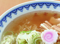 「澄んだスープはやさしい味でおいしい」