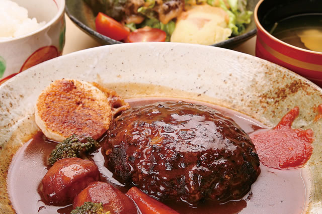 「鉄板ステーキ 三田」の村上牛煮込みハンバーグ