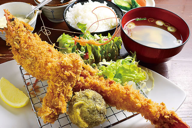 「魚沼釜蔵総本店」の超特大海老フライ定食
