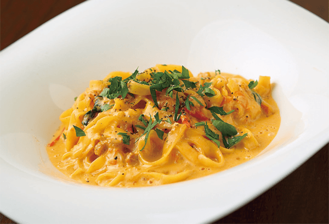 生ウニのクリームソース自家製パスタ“タリアテッレ”