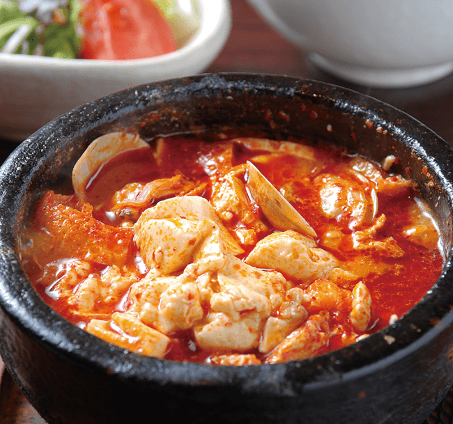 スンドゥブ・ランチ 756円(ゴハン、サラダ、韓国のり付き)