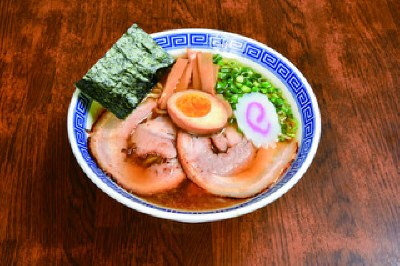 「『豚骨魚介×太麺』の保守本流」