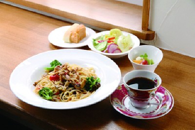 CAFE 百音(カフェモネ)